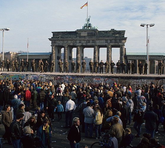 Visualisierung der LICHTGRENZE am Brandenburger Tor<br>
© Kulturprojekte Berlin_WHITEvoid / Christopher Bauder, Foto: Daniel Büche