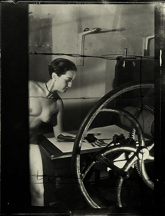  Meret Oppenheim: Man Ray